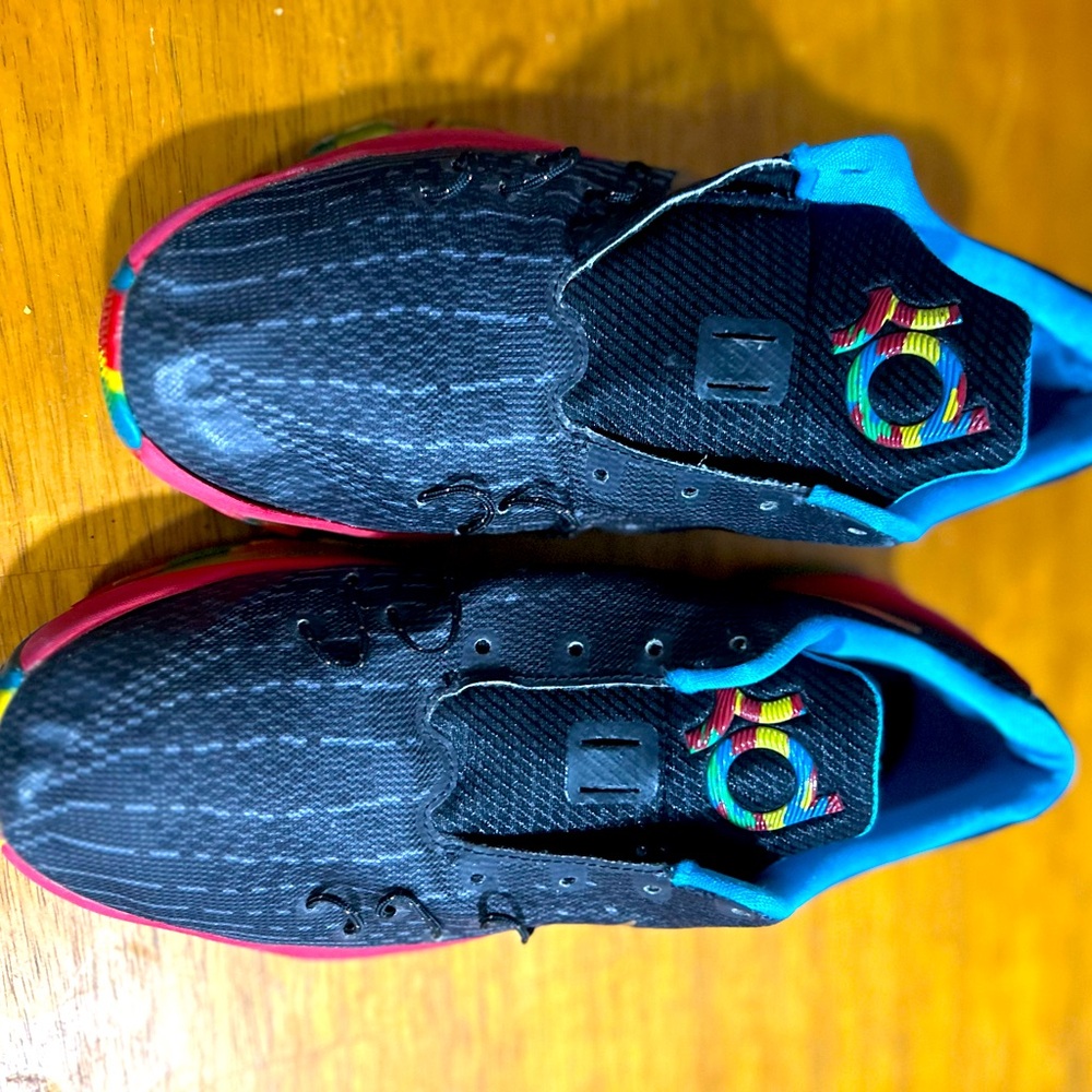 Youth size KD Kevin Durant athletic shoes